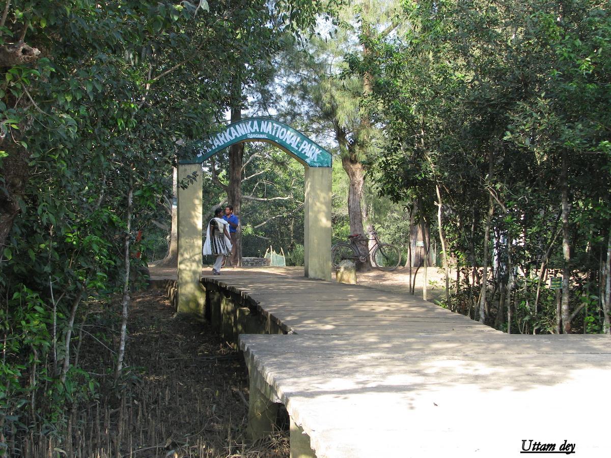 Estuarine Village Resort Sātabhāya Exteriör bild