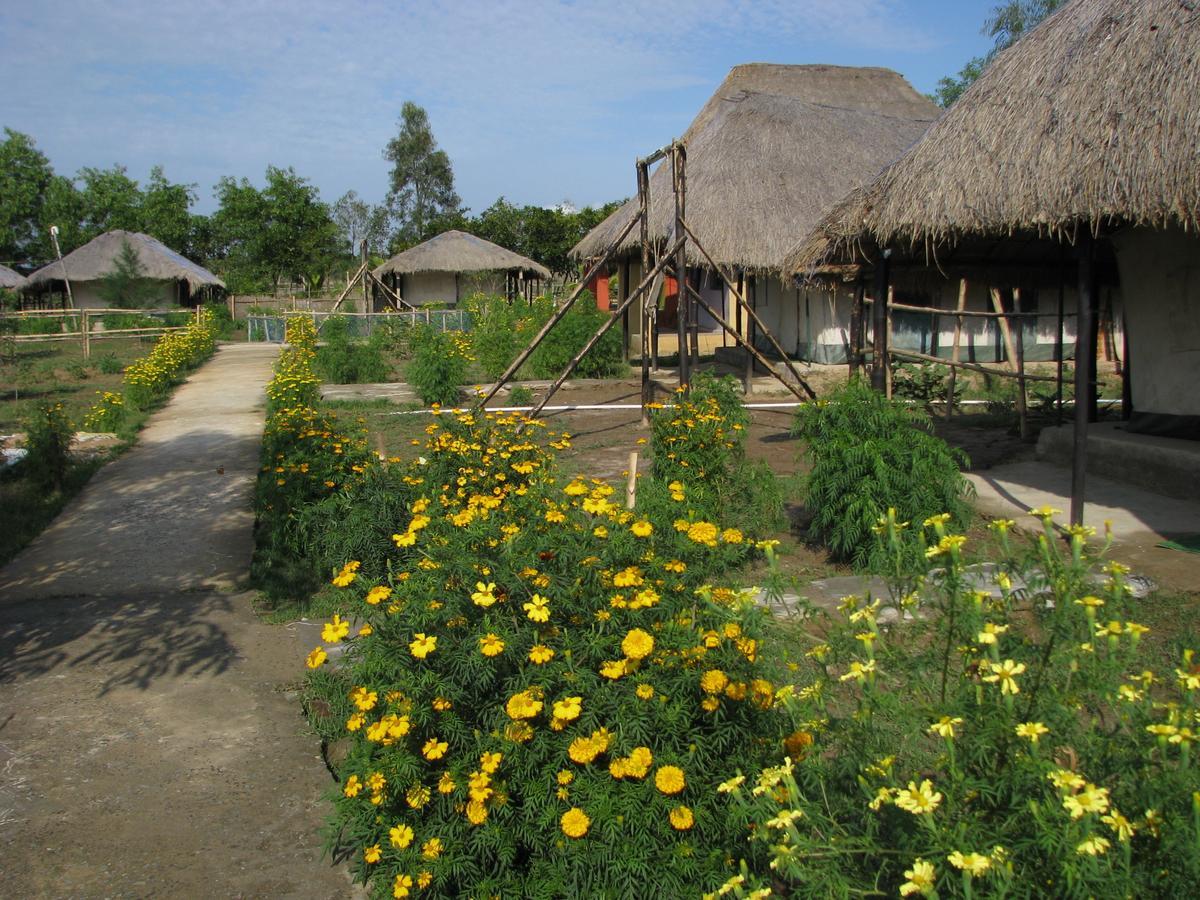 Estuarine Village Resort Sātabhāya Exteriör bild