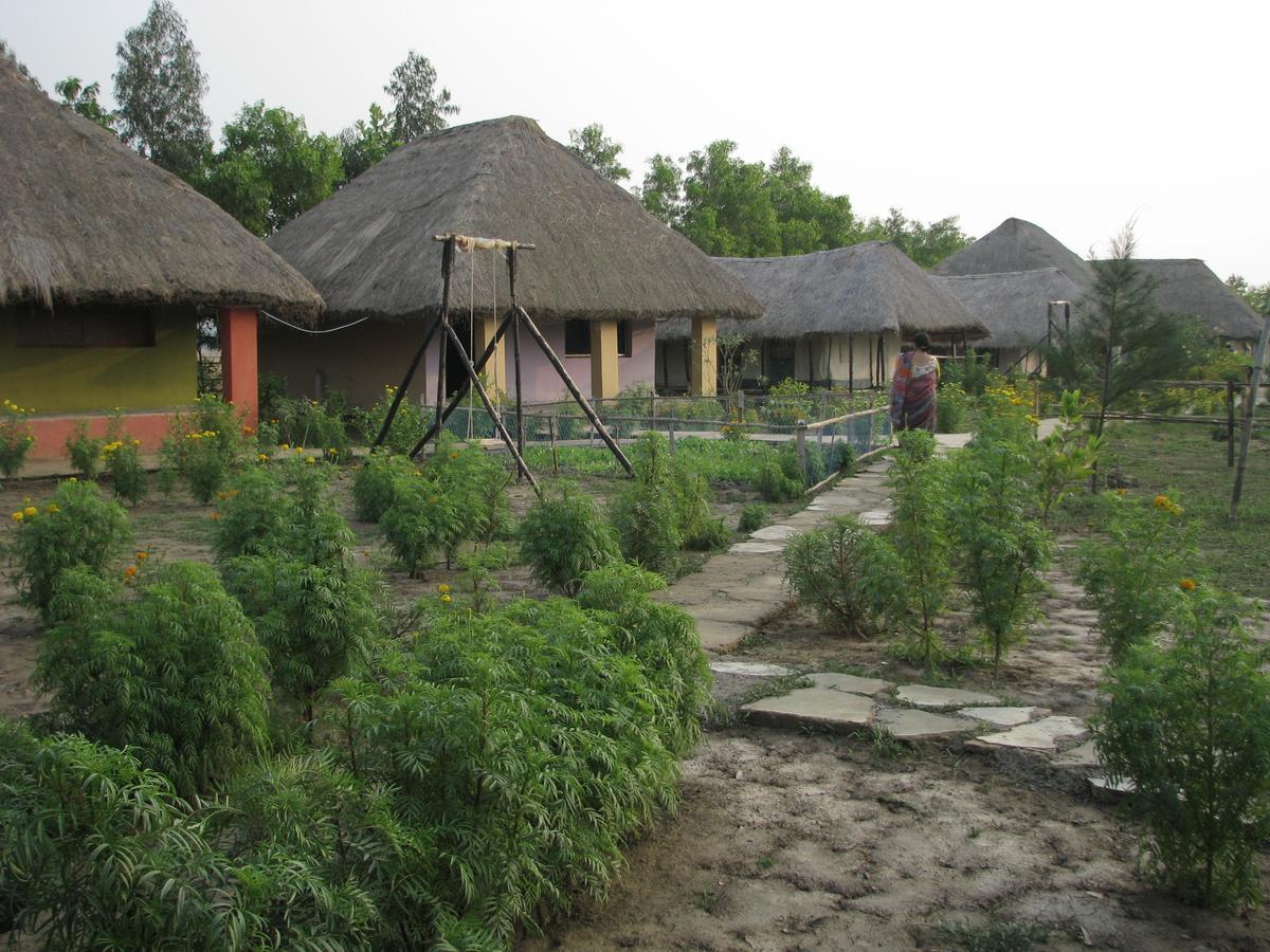 Estuarine Village Resort Sātabhāya Exteriör bild