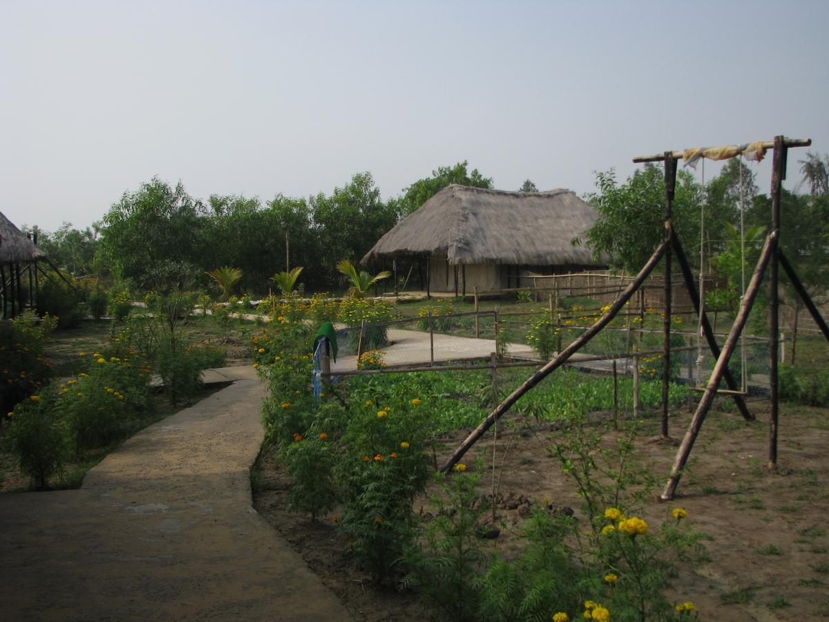 Estuarine Village Resort Sātabhāya Exteriör bild