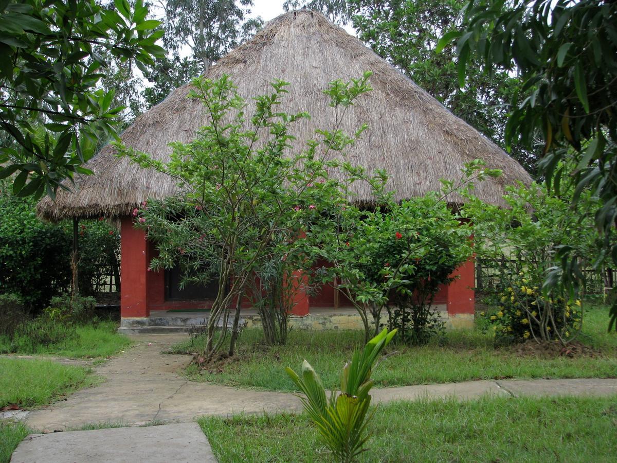 Estuarine Village Resort Sātabhāya Exteriör bild
