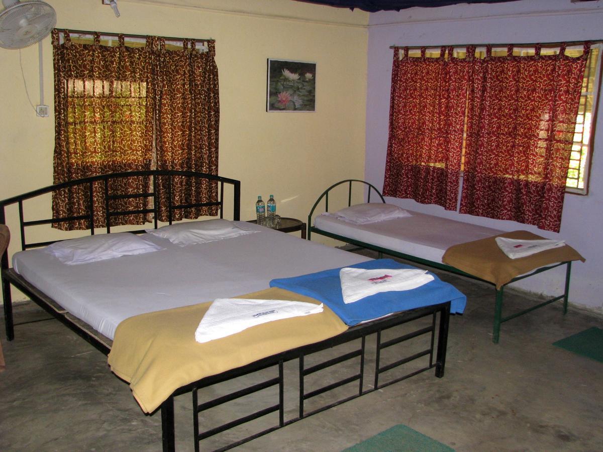 Estuarine Village Resort Sātabhāya Exteriör bild