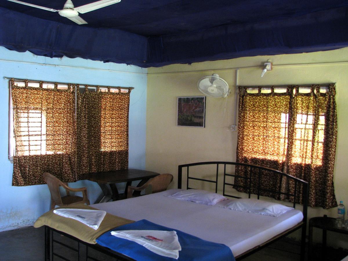 Estuarine Village Resort Sātabhāya Exteriör bild